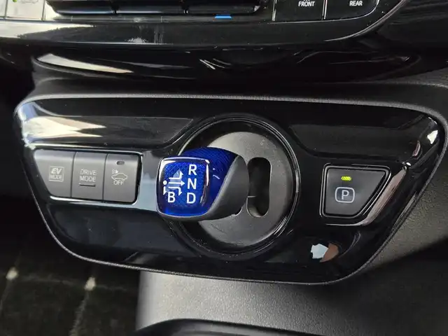 トヨタ プリウス Sツーリングセレクション 鹿児島県 2019(平31)年 4.3万km アティチュードブラックマイカ モデリスタフルエアロ　/Ｗｅｄｓ製アルミホイール（１８インチ／ｌｅｏｎｉｓ）　/TABABE製sustec NF210ダウンサス/アダプティブクルーズコントロール　/純正ＳＤナビ（ＮＳＺＴ－Ｙ６８Ｔ）　/Ｂｌｕｅｔｏｏｔｈオーディオ　/フルセグテレビ　/テレビキャンセラー/バックカメラ/前方純正ドライブレコーダー/D+N席シートヒーター/前後コーナーセンサー/社外フロアマット/横滑り防止装置/レーンキープアシスト/プッシュスタート/スマートキー/エアバッグ(W+サイド)/カーテンエアバッグ