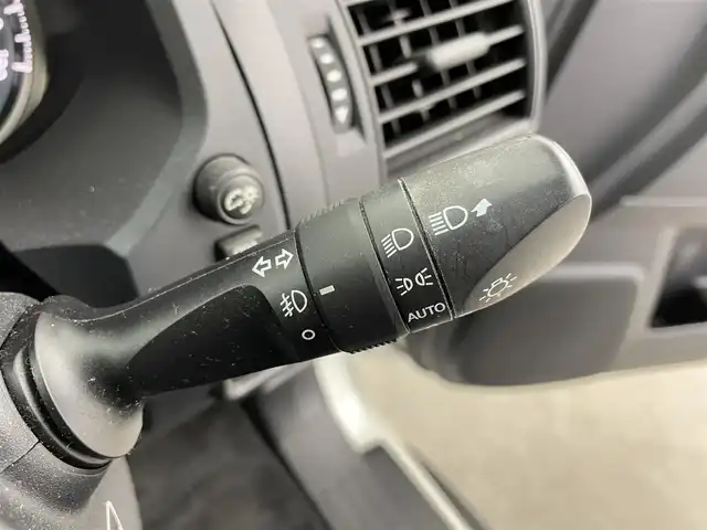 トヨタ ランドクルーザー プラド TX 富山県 2017(平29)年 9万km ホワイトパールクリスタルシャイン ワンオーナー/4WD/ディーゼル/ターボ/純正AW付き夏タイヤ積込/純正ナビ【NSZT-W66T】/(AM/FM/CD/DVD/SD/USB/BT/HDMI)/フルセグTV/ヘッドレストモニター×２/バックカメラ/TRDフロント/リアエアロ/サンルーフ/レーダークルーズコントロール/プリクラッシュセーフティ/レーンディパーチャーアラート/オートマチックハイビーム/LEDヘッドライト/社外イエローフォグランプ/クリアランスソナー/センターデフロック/ダウンヒルアシストコントロール/ドライブレコーダー/ETC/スマートキー×２/プッシュスタート/純正フロアマット/取扱説明書/保証書