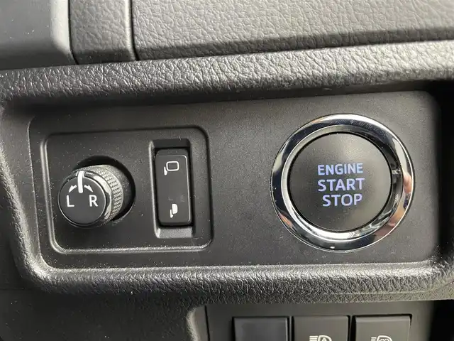 トヨタ ランドクルーザー プラド TX 富山県 2017(平29)年 9万km ホワイトパールクリスタルシャイン ワンオーナー/4WD/ディーゼル/ターボ/純正AW付き夏タイヤ積込/純正ナビ【NSZT-W66T】/(AM/FM/CD/DVD/SD/USB/BT/HDMI)/フルセグTV/ヘッドレストモニター×２/バックカメラ/TRDフロント/リアエアロ/サンルーフ/レーダークルーズコントロール/プリクラッシュセーフティ/レーンディパーチャーアラート/オートマチックハイビーム/LEDヘッドライト/社外イエローフォグランプ/クリアランスソナー/センターデフロック/ダウンヒルアシストコントロール/ドライブレコーダー/ETC/スマートキー×２/プッシュスタート/純正フロアマット/取扱説明書/保証書