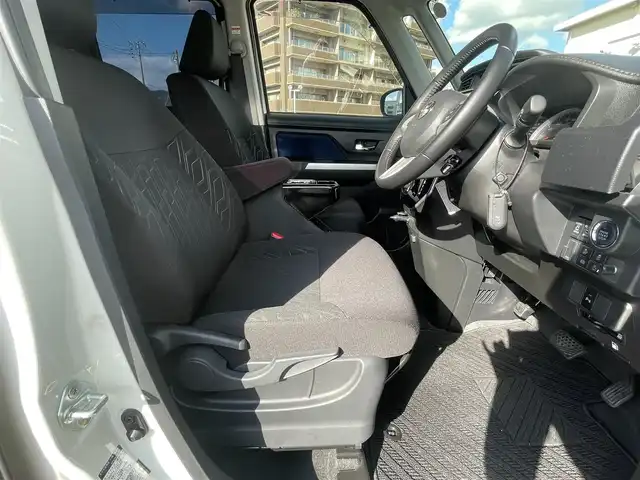 トヨタ ルーミー カスタムG 島根県 2019(令1)年 4.4万km ブラックマイカメタリック/パールホワイト2トーン 純正９インチＳＤナビ/フルセグＴＶ・Ｂｌｕｅｔｏｏｔｈ　/バックカメラ　/両側パワースライド/ビルトインＥＴＣ2.0　/前後ドラレコ　/クルーズコントロール　/純正LEDヘッドライト/オートマチックハイビーム/スマートキー/プッシュスタート/前後コーナーセンサー　/レーンアシスト/衝突被害軽減システム/横滑り防止装置/純正フロアマット/保証書/取扱説明書/スペアキー1本