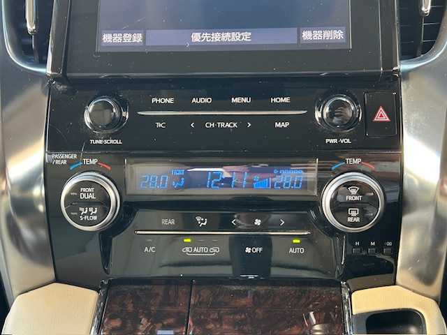 トヨタ アルファードハイブリット G Fパッケージ 東京都 2021(令3)年 5.6万km ホワイトパールクリスタルシャイン セーフティセンス/純正SDナビ Bluetooth FMAM/バックカメラ/革シート/シートメモリ（D席）/シートヒーター/エアシート/パワーシート前席/エグゼクティブパワーシート（２列目）/パワーオットマン/両側パワースライドドア/パワーバックドア/ステアリングヒーター/プリクラッシュセーフティ/レーントレーシングアシスト/ロードサインアシスト/アダプティブハイビーム/レーダークルーズコントロール/ビルトインETC/ナノイー/100V電源/スペアキー/保証書＆取扱説明書