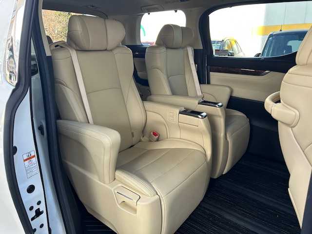 トヨタ アルファードハイブリット G Fパッケージ 東京都 2021(令3)年 5.6万km ホワイトパールクリスタルシャイン セーフティセンス/純正SDナビ Bluetooth FMAM/バックカメラ/革シート/シートメモリ（D席）/シートヒーター/エアシート/パワーシート前席/エグゼクティブパワーシート（２列目）/パワーオットマン/両側パワースライドドア/パワーバックドア/ステアリングヒーター/プリクラッシュセーフティ/レーントレーシングアシスト/ロードサインアシスト/アダプティブハイビーム/レーダークルーズコントロール/ビルトインETC/ナノイー/100V電源/スペアキー/保証書＆取扱説明書