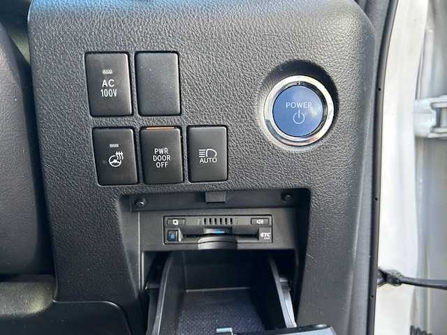 トヨタ アルファードハイブリット G Fパッケージ 東京都 2021(令3)年 5.6万km ホワイトパールクリスタルシャイン セーフティセンス/純正SDナビ Bluetooth FMAM/バックカメラ/革シート/シートメモリ（D席）/シートヒーター/エアシート/パワーシート前席/エグゼクティブパワーシート（２列目）/パワーオットマン/両側パワースライドドア/パワーバックドア/ステアリングヒーター/プリクラッシュセーフティ/レーントレーシングアシスト/ロードサインアシスト/アダプティブハイビーム/レーダークルーズコントロール/ビルトインETC/ナノイー/100V電源/スペアキー/保証書＆取扱説明書