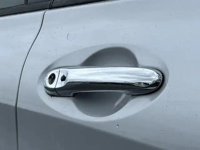 日産 ノート X 香川県 2017(平29)年 4万km ブリリアントシルバー Stradaナビ　/バックカメラ　/ドライブレコーダー　/電格ミラー　/ヘッドライトレベライザー　/衝突被害軽減システム　/車線逸脱防止装置　/横滑り防止装置　/アイドリングストップ　/ISOFIX　/ETC　/スペアキー/TOYO NANOENERGY 3Plusu