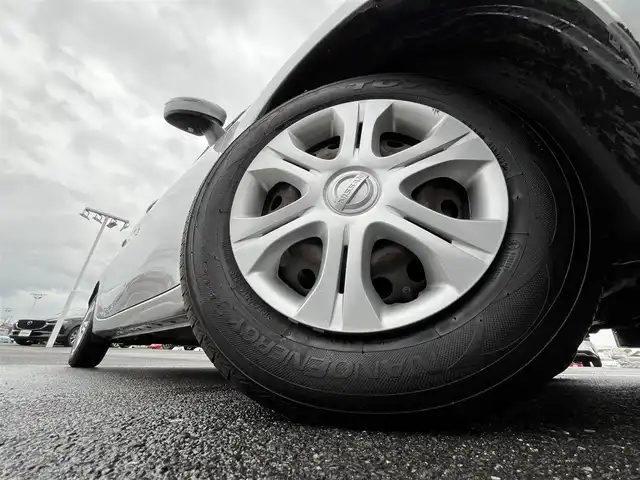 日産 ノート X 香川県 2017(平29)年 4万km ブリリアントシルバー Stradaナビ　/バックカメラ　/ドライブレコーダー　/電格ミラー　/ヘッドライトレベライザー　/衝突被害軽減システム　/車線逸脱防止装置　/横滑り防止装置　/アイドリングストップ　/ISOFIX　/ETC　/スペアキー/TOYO NANOENERGY 3Plusu