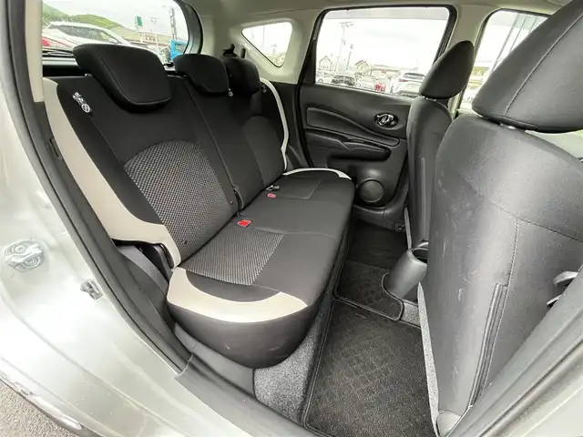 日産 ノート X 香川県 2017(平29)年 4万km ブリリアントシルバー Stradaナビ　/バックカメラ　/ドライブレコーダー　/電格ミラー　/ヘッドライトレベライザー　/衝突被害軽減システム　/車線逸脱防止装置　/横滑り防止装置　/アイドリングストップ　/ISOFIX　/ETC　/スペアキー/TOYO NANOENERGY 3Plusu