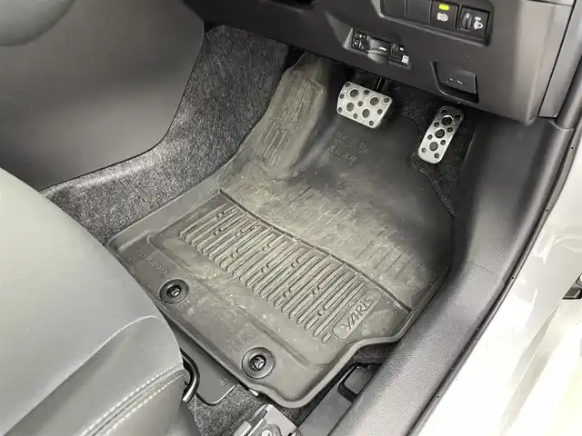 トヨタ ＧＲヤリス RZ 群馬県 2025(令7)年 0.3万km プラチナホワイトパールマイカ 純正ディスプレイオーディオ（コネクティッドナビ対応）Plus/・８インチHDディスプレイ/・ＵＳＢ入力（動画・音楽　再生/給電）　Type-C/・フルセグTV/・Bluetooth(ハンズフリー/オーディオ）/・スマートフォン連携/（Apple Car Play / Android Auto / Miracast)/JBLプレミアムサウンドシステム（８スピーカー）/アクティブサウンドコントロール/クリアランスソナー/バックソナー/リヤクロストラフィックアラート/タイヤ空気圧警報システム/コンフォートパッケージ/・シートヒーター/ステアリングヒーター/・フロントパーソナルランプ(LED)/ドアイルミネーション(LED)/＝＝＝＝＝＝＝＝＝/純正８型ＤＡ　ＪＢＬサウンドシステム　シートヒーター　ステアリングヒーター　バックカメラ　ＲＣＴＡ　衝突軽減　追従クルーズコントロール　ＢＳＭ　ビルトインＥＴＣ２．０　フルセグＴＶ　パドルシフト　禁煙