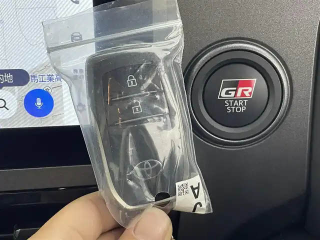 トヨタ ＧＲヤリス RZ 群馬県 2025(令7)年 0.3万km プラチナホワイトパールマイカ 純正ディスプレイオーディオ（コネクティッドナビ対応）Plus/・８インチHDディスプレイ/・ＵＳＢ入力（動画・音楽　再生/給電）　Type-C/・フルセグTV/・Bluetooth(ハンズフリー/オーディオ）/・スマートフォン連携/（Apple Car Play / Android Auto / Miracast)/JBLプレミアムサウンドシステム（８スピーカー）/アクティブサウンドコントロール/クリアランスソナー/バックソナー/リヤクロストラフィックアラート/タイヤ空気圧警報システム/コンフォートパッケージ/・シートヒーター/ステアリングヒーター/・フロントパーソナルランプ(LED)/ドアイルミネーション(LED)/＝＝＝＝＝＝＝＝＝/純正８型ＤＡ　ＪＢＬサウンドシステム　シートヒーター　ステアリングヒーター　バックカメラ　ＲＣＴＡ　衝突軽減　追従クルーズコントロール　ＢＳＭ　ビルトインＥＴＣ２．０　フルセグＴＶ　パドルシフト　禁煙