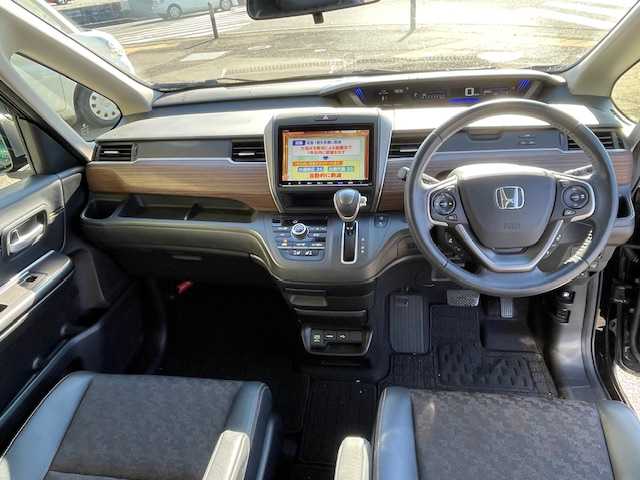 ホンダ フリード クロスター ホンダセンシング 神奈川県 2022(令4)年 4万km クリスタルブラックパール ワンオーナー/純正メモリナビ/フルセグテレビ/バックカメラ/ウィンカーミラー/クルーズコントロール/スマートキー/プッシュスタート/両側パワースライドドア/ETC/純正フロアマット