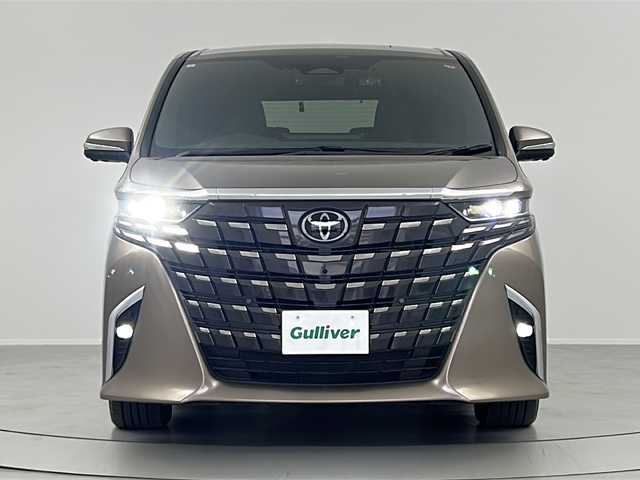 トヨタ アルファードハイブリット エグゼクティブ ラウンジ 福島県 2023(令5)年 1.1万km 茶 /禁煙車/／左右独立ツインムーンルーフ/／純正後席モニター/／トヨタチームメイト/・アドバンスドパーク//Toyota Safety Sense/・プリクラッシュセーフティ/・レーントレーシングアシスト/・レーダークルーズコントロール/・オートマチックハイビーム/／ブラインドスポットモニター/／カラーヘッドアップディスプレイ/／パノラミックビューモニター/／デジタルインナーミラー/／ユニバーサルステップ/／純正１４型ディスプレイオーディオナビ/・BT.CD.DVD.USB.スマホ連携/・フルセグTV/／両側パワースライドドア/／電動リアゲート/／黒本革シート/／全席温冷シート/／全席パワーシート/／前後ドライブレコーダー/／ビルトインETC2.0/／三眼LEDヘッドライト/／LEDフォグライト/／ワイヤレス充電