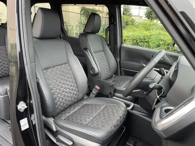 トヨタ ヴォクシー ハイブリッド S－Z 東京都 2023(令5)年 1.7万km スパークリングブラックパールクリスタルシャイン 快適利便パッケージHI/純正10.5型コネクトナビ/フルセグTV/CD/DVD再生/ブラインドスポットモニター/3眼LEDヘッドライト/両側電動スライドドア/ビルトインETC2.0/ハーフレザーシート/追従クルーズ