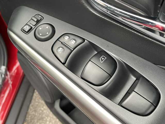 日産 キックス X 石川県 2020(令2)年 5.7万km ラディアントレッド 社外メモリーナビ/フルセグTV/アラウンドビューモニター/LEDヘッドライト/ETC/プロパイロット/エマージェンシーブレーキ/インテリキー/プッシュスタート/電動ミラー/ハーフレザーシート/デジタルミラー/オートライト