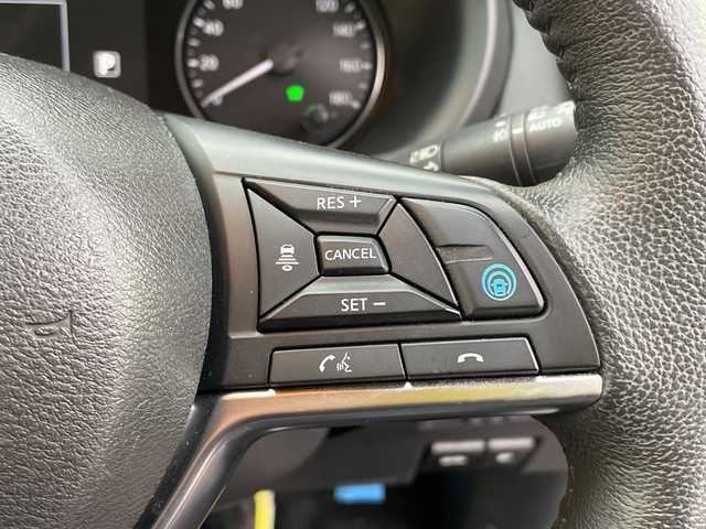 日産 キックス X 石川県 2020(令2)年 5.7万km ラディアントレッド 社外メモリーナビ/フルセグTV/アラウンドビューモニター/LEDヘッドライト/ETC/プロパイロット/エマージェンシーブレーキ/インテリキー/プッシュスタート/電動ミラー/ハーフレザーシート/デジタルミラー/オートライト