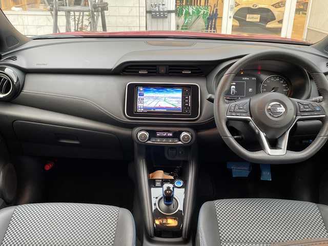 日産 キックス X 石川県 2020(令2)年 5.7万km ラディアントレッド 社外メモリーナビ/フルセグTV/アラウンドビューモニター/LEDヘッドライト/ETC/プロパイロット/エマージェンシーブレーキ/インテリキー/プッシュスタート/電動ミラー/ハーフレザーシート/デジタルミラー/オートライト