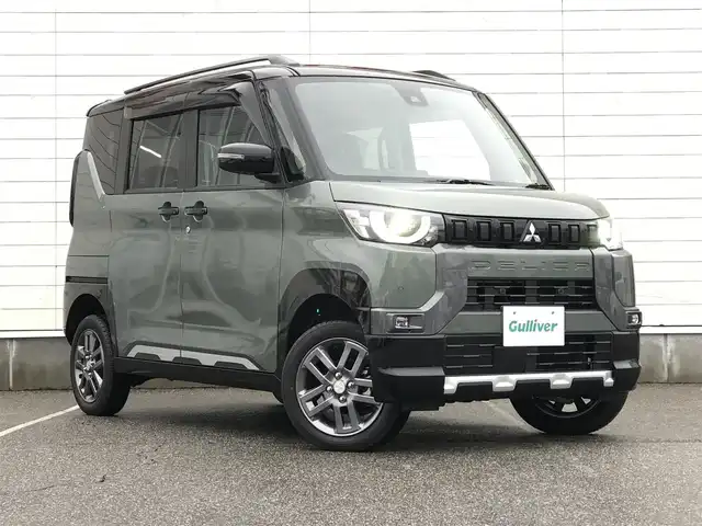 三菱 デリカミニ T プレミアム 富山県 2023(令5)年 0.1千km Ｄグリーン 届出済未使用車/リフトアップサスペンション/純正OPサイドデカール/純正OPオールウェザーマット/純正OPエクシードバイザー/デジタルインナーミラー/全周囲カメラ/マイパイロット/衝突被害軽減ブレーキ/コーナーセンサー/レーンキープアシスト/シートヒーター/ステアリングヒーター/両側パワースライドドア/プッシュスタート/スマートキー/LEDヘッドライト/オートライト