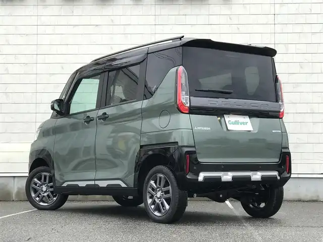 三菱 デリカミニ T プレミアム 富山県 2023(令5)年 0.1千km Ｄグリーン 届出済未使用車/リフトアップサスペンション/純正OPサイドデカール/純正OPオールウェザーマット/純正OPエクシードバイザー/デジタルインナーミラー/全周囲カメラ/マイパイロット/衝突被害軽減ブレーキ/コーナーセンサー/レーンキープアシスト/シートヒーター/ステアリングヒーター/両側パワースライドドア/プッシュスタート/スマートキー/LEDヘッドライト/オートライト