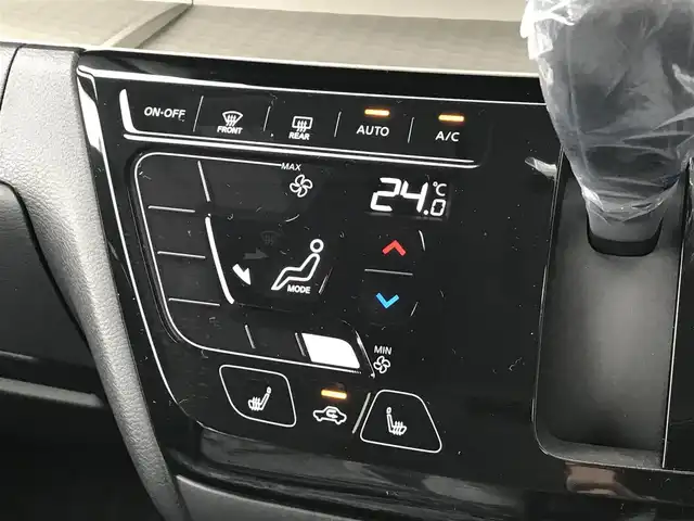 三菱 デリカミニ T プレミアム 富山県 2023(令5)年 0.1千km Ｄグリーン 届出済未使用車/リフトアップサスペンション/純正OPサイドデカール/純正OPオールウェザーマット/純正OPエクシードバイザー/デジタルインナーミラー/全周囲カメラ/マイパイロット/衝突被害軽減ブレーキ/コーナーセンサー/レーンキープアシスト/シートヒーター/ステアリングヒーター/両側パワースライドドア/プッシュスタート/スマートキー/LEDヘッドライト/オートライト