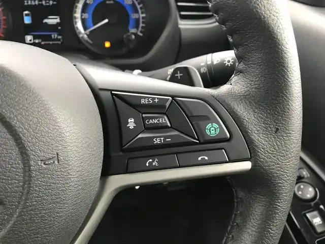 三菱 デリカミニ T プレミアム 富山県 2023(令5)年 0.1千km Ｄグリーン 届出済未使用車/リフトアップサスペンション/純正OPサイドデカール/純正OPオールウェザーマット/純正OPエクシードバイザー/デジタルインナーミラー/全周囲カメラ/マイパイロット/衝突被害軽減ブレーキ/コーナーセンサー/レーンキープアシスト/シートヒーター/ステアリングヒーター/両側パワースライドドア/プッシュスタート/スマートキー/LEDヘッドライト/オートライト