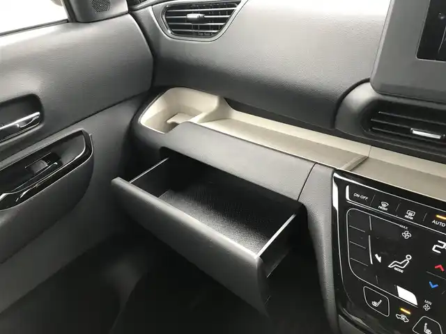 三菱 デリカミニ T プレミアム 富山県 2023(令5)年 0.1千km Ｄグリーン 届出済未使用車/リフトアップサスペンション/純正OPサイドデカール/純正OPオールウェザーマット/純正OPエクシードバイザー/デジタルインナーミラー/全周囲カメラ/マイパイロット/衝突被害軽減ブレーキ/コーナーセンサー/レーンキープアシスト/シートヒーター/ステアリングヒーター/両側パワースライドドア/プッシュスタート/スマートキー/LEDヘッドライト/オートライト