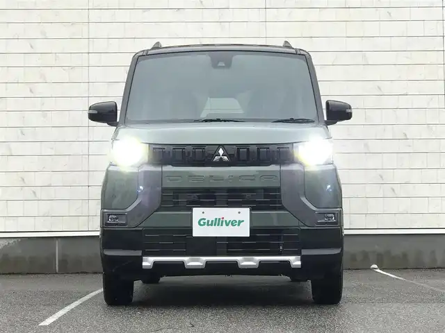 三菱 デリカミニ T プレミアム 富山県 2023(令5)年 0.1千km Ｄグリーン 届出済未使用車/リフトアップサスペンション/純正OPサイドデカール/純正OPオールウェザーマット/純正OPエクシードバイザー/デジタルインナーミラー/全周囲カメラ/マイパイロット/衝突被害軽減ブレーキ/コーナーセンサー/レーンキープアシスト/シートヒーター/ステアリングヒーター/両側パワースライドドア/プッシュスタート/スマートキー/LEDヘッドライト/オートライト