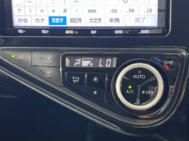 トヨタ アクア S スタイルブラック 佐賀県 2019(平31)年 0.4万km ホワイトパールクリスタルシャイン ワンオーナー/純正ＳＤナビ＆フルセグＴＶ/（ＤＶＤ/ＣＤ/Ｂｌｕｅｔｏｏｔｈ）/バックカメラ/フロントカメラ/ビルトインＥＴＣ/純正ドライブレコーダー/Ｔｏｙｏｔａ　Ｓａｆｅｔｙ　Ｓｅｎｓｅ/プリクラッシュセーフティー/レーンディパーチャーアラート/オートマチックハイビーム/先行車発進告知機能/クリアランスソナー/ステアリングリモコン/オートライト/ＬＥＤヘッドライト/ＬＥＤフォグランプ/スマートキー/プッシュスタート/Ｗエアバッグ/横滑り防止機能/ＡＢＳ/ドアバイザー/フロアマット/新車保証書/取扱説明書（車両／ナビ）/スマートスペアキー有