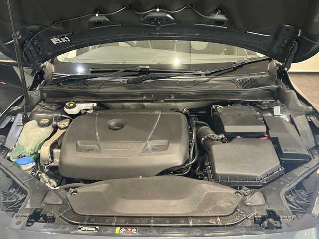 ボルボ Ｖ４０ T3 モメンタム 新潟県 2019(平31)年 4.3万km デニムブルーメタリック 運転支援システム/・衝突警告/・アダプティブクルーズコントロール/・ドライバーアラート/・レーンキーピングエイド/・ブラインドスポットインフォメーション/・距離アラート/・シティーセーフティ/・道路標識情報/・リアビューカメラ/HDDナビゲーションシステム/・CD/DVD/・Bluetooth/USB/ETC/テキスタイルコンビネーション/・ハーフレザー/・シートヒーター/・パワーシート（運転席）/前後ドライブレコーダー