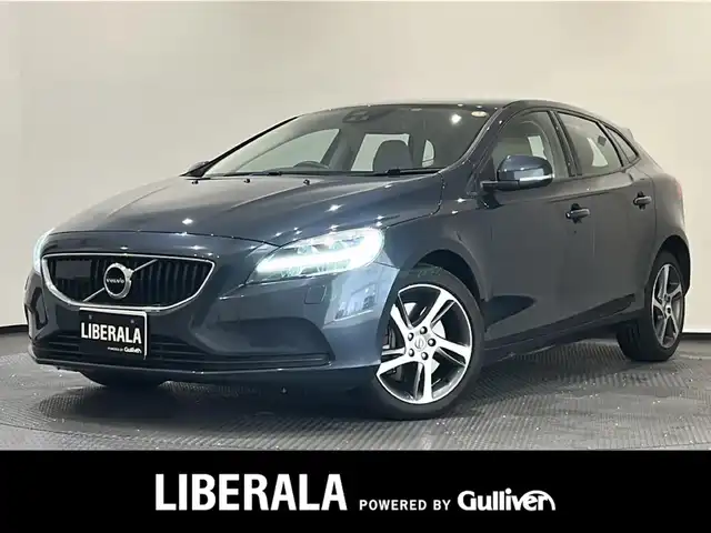 ボルボ Ｖ４０ T3 モメンタム 新潟県 2019(平31)年 4.3万km デニムブルーメタリック 運転支援システム/・衝突警告/・アダプティブクルーズコントロール/・ドライバーアラート/・レーンキーピングエイド/・ブラインドスポットインフォメーション/・距離アラート/・シティーセーフティ/・道路標識情報/・リアビューカメラ/HDDナビゲーションシステム/・CD/DVD/・Bluetooth/USB/ETC/テキスタイルコンビネーション/・ハーフレザー/・シートヒーター/・パワーシート（運転席）/前後ドライブレコーダー