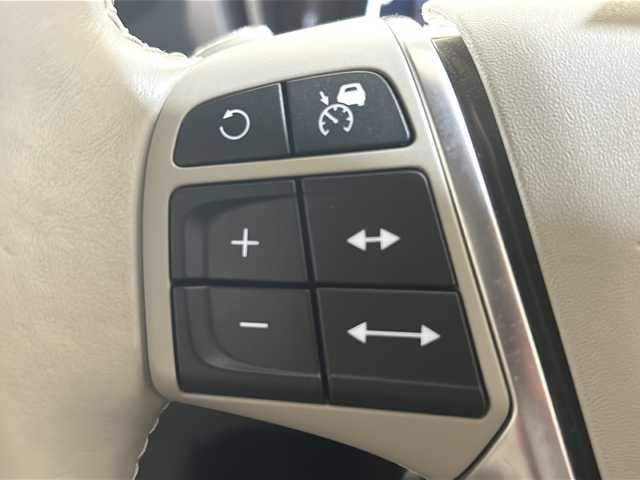 ボルボ Ｖ４０ T3 モメンタム 新潟県 2019(平31)年 4.3万km デニムブルーメタリック 運転支援システム/・衝突警告/・アダプティブクルーズコントロール/・ドライバーアラート/・レーンキーピングエイド/・ブラインドスポットインフォメーション/・距離アラート/・シティーセーフティ/・道路標識情報/・リアビューカメラ/HDDナビゲーションシステム/・CD/DVD/・Bluetooth/USB/ETC/テキスタイルコンビネーション/・ハーフレザー/・シートヒーター/・パワーシート（運転席）/前後ドライブレコーダー