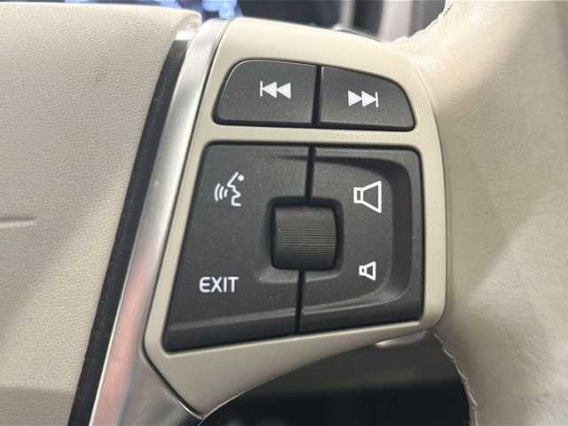 ボルボ Ｖ４０ T3 モメンタム 新潟県 2019(平31)年 4.3万km デニムブルーメタリック 運転支援システム/・衝突警告/・アダプティブクルーズコントロール/・ドライバーアラート/・レーンキーピングエイド/・ブラインドスポットインフォメーション/・距離アラート/・シティーセーフティ/・道路標識情報/・リアビューカメラ/HDDナビゲーションシステム/・CD/DVD/・Bluetooth/USB/ETC/テキスタイルコンビネーション/・ハーフレザー/・シートヒーター/・パワーシート（運転席）/前後ドライブレコーダー