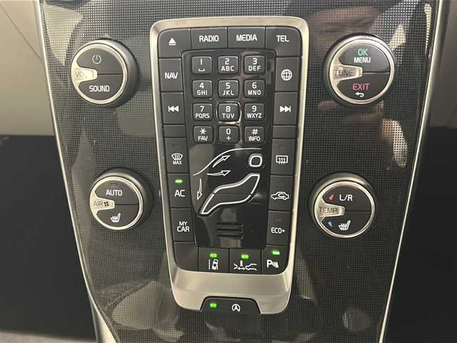 ボルボ Ｖ４０ T3 モメンタム 新潟県 2019(平31)年 4.3万km デニムブルーメタリック 運転支援システム/・衝突警告/・アダプティブクルーズコントロール/・ドライバーアラート/・レーンキーピングエイド/・ブラインドスポットインフォメーション/・距離アラート/・シティーセーフティ/・道路標識情報/・リアビューカメラ/HDDナビゲーションシステム/・CD/DVD/・Bluetooth/USB/ETC/テキスタイルコンビネーション/・ハーフレザー/・シートヒーター/・パワーシート（運転席）/前後ドライブレコーダー
