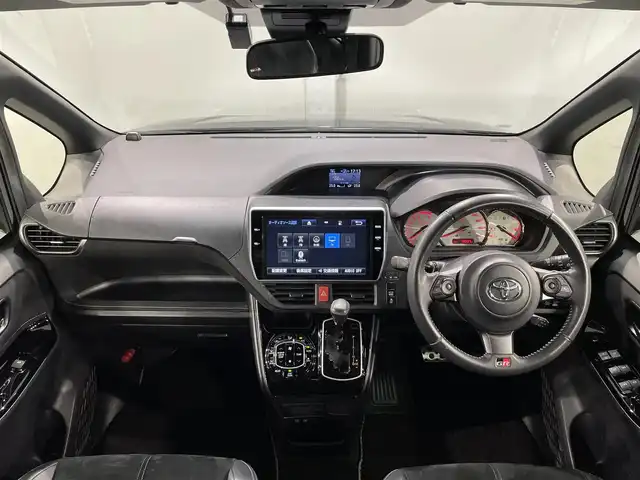 トヨタ ヴォクシー ZS GRスポーツ 愛知県 2017(平29)年 7.9万km ブラッキッシュアゲハガラスフレーク 純正10incナビ/CD/DVD/BT/フルセグTV/バックカメラ/純正フリップダウンモニター/ダブルオートエアコン/トヨタセーフティーセンス/衝突軽減ブレーキ/レーンキープアシスト/先行車発進お知らせ機能/オートハイビーム/クルーズコントロール/純正ETC2.0/両側パワースライドドア/スマートキー/プッシュスタート/LEDヘッドライト/オートライト