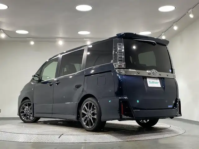 トヨタ ヴォクシー ZS GRスポーツ 愛知県 2017(平29)年 7.9万km ブラッキッシュアゲハガラスフレーク 純正10incナビ/CD/DVD/BT/フルセグTV/バックカメラ/純正フリップダウンモニター/ダブルオートエアコン/トヨタセーフティーセンス/衝突軽減ブレーキ/レーンキープアシスト/先行車発進お知らせ機能/オートハイビーム/クルーズコントロール/純正ETC2.0/両側パワースライドドア/スマートキー/プッシュスタート/LEDヘッドライト/オートライト