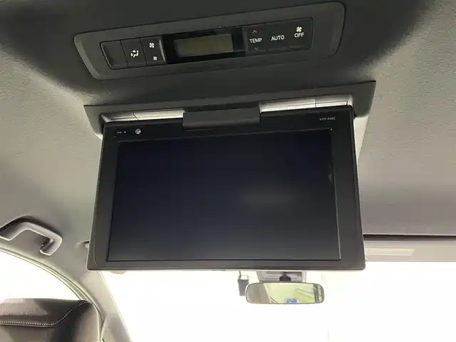 トヨタ ヴォクシー ZS GRスポーツ 愛知県 2017(平29)年 7.9万km ブラッキッシュアゲハガラスフレーク 純正10incナビ/CD/DVD/BT/フルセグTV/バックカメラ/純正フリップダウンモニター/ダブルオートエアコン/トヨタセーフティーセンス/衝突軽減ブレーキ/レーンキープアシスト/先行車発進お知らせ機能/オートハイビーム/クルーズコントロール/純正ETC2.0/両側パワースライドドア/スマートキー/プッシュスタート/LEDヘッドライト/オートライト