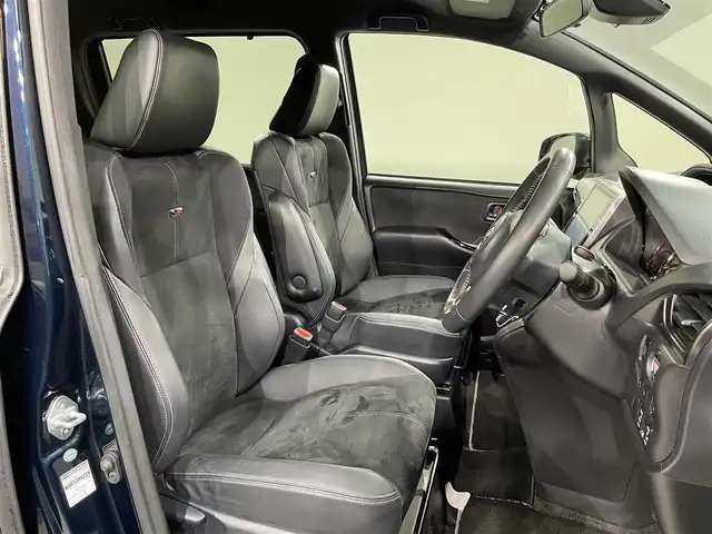 トヨタ ヴォクシー ZS GRスポーツ 愛知県 2017(平29)年 7.9万km ブラッキッシュアゲハガラスフレーク 純正10incナビ/CD/DVD/BT/フルセグTV/バックカメラ/純正フリップダウンモニター/ダブルオートエアコン/トヨタセーフティーセンス/衝突軽減ブレーキ/レーンキープアシスト/先行車発進お知らせ機能/オートハイビーム/クルーズコントロール/純正ETC2.0/両側パワースライドドア/スマートキー/プッシュスタート/LEDヘッドライト/オートライト