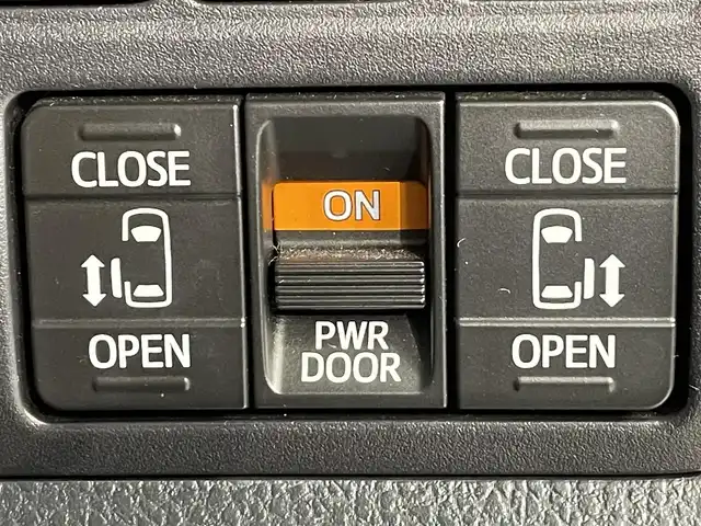 トヨタ ヴォクシー ZS GRスポーツ 愛知県 2017(平29)年 7.9万km ブラッキッシュアゲハガラスフレーク 純正10incナビ/CD/DVD/BT/フルセグTV/バックカメラ/純正フリップダウンモニター/ダブルオートエアコン/トヨタセーフティーセンス/衝突軽減ブレーキ/レーンキープアシスト/先行車発進お知らせ機能/オートハイビーム/クルーズコントロール/純正ETC2.0/両側パワースライドドア/スマートキー/プッシュスタート/LEDヘッドライト/オートライト