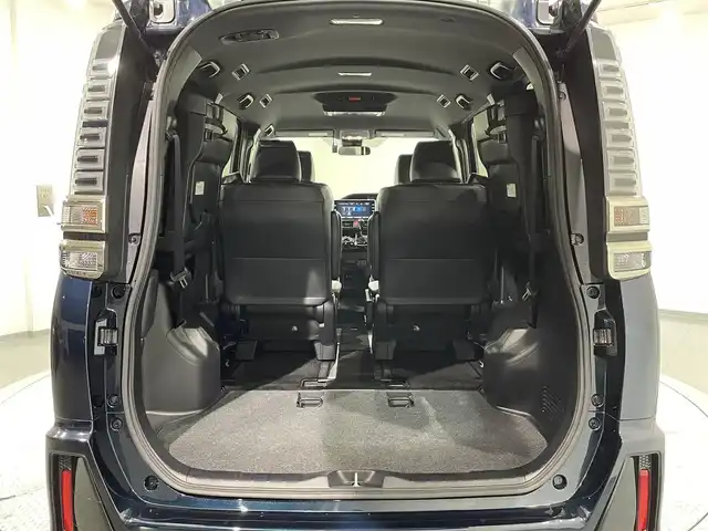 トヨタ ヴォクシー ZS GRスポーツ 愛知県 2017(平29)年 7.9万km ブラッキッシュアゲハガラスフレーク 純正10incナビ/CD/DVD/BT/フルセグTV/バックカメラ/純正フリップダウンモニター/ダブルオートエアコン/トヨタセーフティーセンス/衝突軽減ブレーキ/レーンキープアシスト/先行車発進お知らせ機能/オートハイビーム/クルーズコントロール/純正ETC2.0/両側パワースライドドア/スマートキー/プッシュスタート/LEDヘッドライト/オートライト