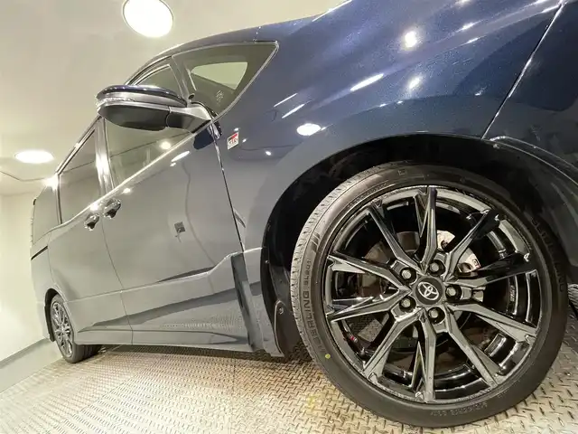 トヨタ ヴォクシー ZS GRスポーツ 愛知県 2017(平29)年 7.9万km ブラッキッシュアゲハガラスフレーク 純正10incナビ/CD/DVD/BT/フルセグTV/バックカメラ/純正フリップダウンモニター/ダブルオートエアコン/トヨタセーフティーセンス/衝突軽減ブレーキ/レーンキープアシスト/先行車発進お知らせ機能/オートハイビーム/クルーズコントロール/純正ETC2.0/両側パワースライドドア/スマートキー/プッシュスタート/LEDヘッドライト/オートライト