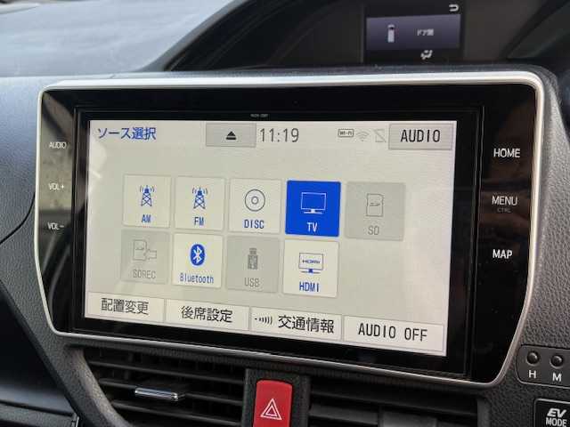 トヨタ ノア ハイブリッド Si ダブルバイビーⅡ 大阪府 2020(令2)年 4.4万km ホワイトパールクリスタルシャイン 後席モニター/純正10型ナビ/バックカメラ/フルセグ/トヨタセーフティセンス/両側パワースライドドア/シートヒーター/LEDヘッドライト/ビルトインETC/ワンオーナー/純正アルミホイール/スマートキー×2