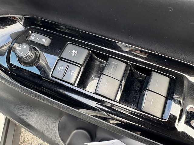 トヨタ ノア ハイブリッド Si ダブルバイビーⅡ 大阪府 2020(令2)年 4.4万km ホワイトパールクリスタルシャイン 後席モニター/純正10型ナビ/バックカメラ/フルセグ/トヨタセーフティセンス/両側パワースライドドア/シートヒーター/LEDヘッドライト/ビルトインETC/ワンオーナー/純正アルミホイール/スマートキー×2