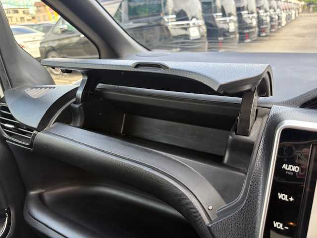 トヨタ ノア ハイブリッド Si ダブルバイビーⅡ 大阪府 2020(令2)年 4.4万km ホワイトパールクリスタルシャイン 後席モニター/純正10型ナビ/バックカメラ/フルセグ/トヨタセーフティセンス/両側パワースライドドア/シートヒーター/LEDヘッドライト/ビルトインETC/ワンオーナー/純正アルミホイール/スマートキー×2