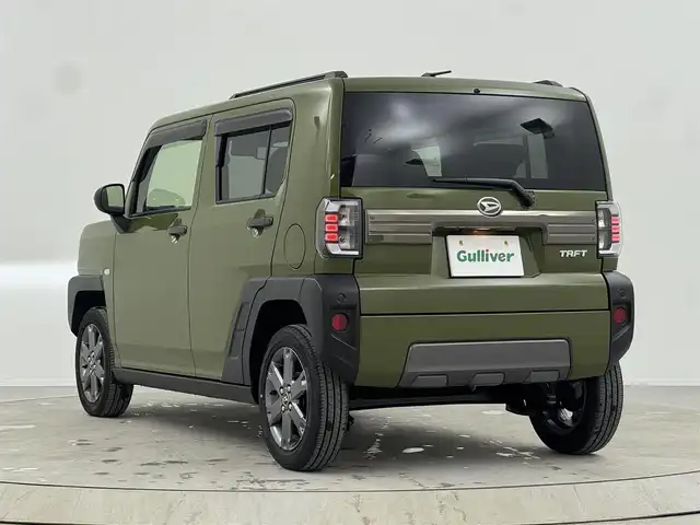 ダイハツ タフト G ダーククロムベンチャー 熊本県 2024(令6)年 0.7万km フォレストカーキメタリック ディーラーOPナビ（CD/DVD/BT/フルセグ）/バックカメラ/ETC/前方ドライブレコーダー/スマートアシスト/ ・衝突回避支援ブレーキ/ ・車線逸脱抑制支援/ ・先行車発進お知らせ/ ・標識認識/前席シートヒーター/電動パーキングブレーキ/ブレーキホールド/純正フロアマット/オートライト/LEDヘッドライト/スペアキー×1