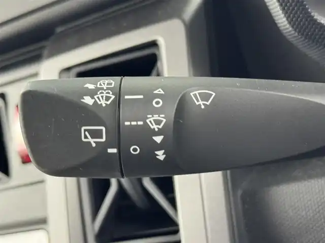 ダイハツ タフト G ダーククロムベンチャー 熊本県 2024(令6)年 0.7万km フォレストカーキメタリック ディーラーOPナビ（CD/DVD/BT/フルセグ）/バックカメラ/ETC/前方ドライブレコーダー/スマートアシスト/ ・衝突回避支援ブレーキ/ ・車線逸脱抑制支援/ ・先行車発進お知らせ/ ・標識認識/前席シートヒーター/電動パーキングブレーキ/ブレーキホールド/純正フロアマット/オートライト/LEDヘッドライト/スペアキー×1