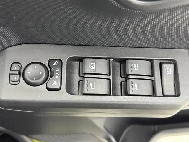 ダイハツ タフト G ダーククロムベンチャー 熊本県 2024(令6)年 0.7万km フォレストカーキメタリック ディーラーOPナビ（CD/DVD/BT/フルセグ）/バックカメラ/ETC/前方ドライブレコーダー/スマートアシスト/ ・衝突回避支援ブレーキ/ ・車線逸脱抑制支援/ ・先行車発進お知らせ/ ・標識認識/前席シートヒーター/電動パーキングブレーキ/ブレーキホールド/純正フロアマット/オートライト/LEDヘッドライト/スペアキー×1