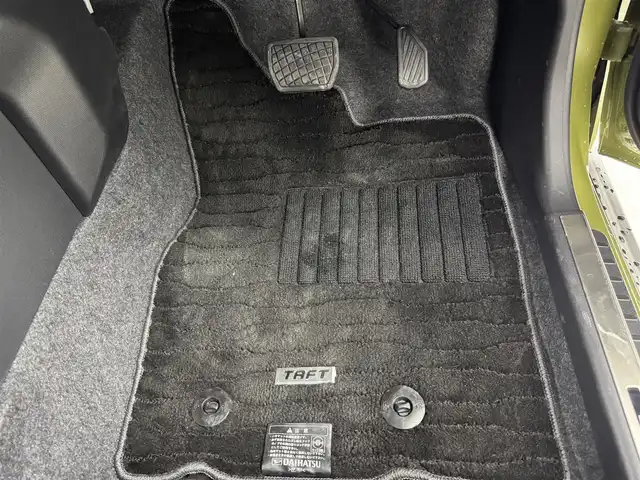 ダイハツ タフト G ダーククロムベンチャー 熊本県 2024(令6)年 0.7万km フォレストカーキメタリック ディーラーOPナビ（CD/DVD/BT/フルセグ）/バックカメラ/ETC/前方ドライブレコーダー/スマートアシスト/ ・衝突回避支援ブレーキ/ ・車線逸脱抑制支援/ ・先行車発進お知らせ/ ・標識認識/前席シートヒーター/電動パーキングブレーキ/ブレーキホールド/純正フロアマット/オートライト/LEDヘッドライト/スペアキー×1