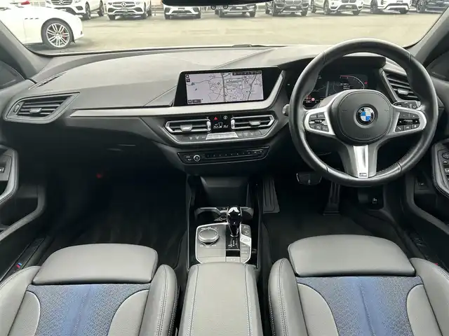 ＢＭＷ １１８ｉ Mスポーツ 福岡県 2021(令3)年 1.3万km アルピンホワイトⅢ 純正ナビ /Bカメラ /AppleCarPlay /車線逸脱警告 /ステアリングサポート /ACC /BSM/前後PDC /パーキングアシスト/ハーフレザー /パワーシート /パワートランク /コンフォートアクセス /LED /オートハイビーム/前後ドラレコ