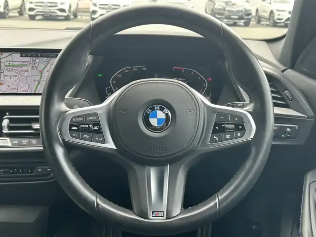 ＢＭＷ １１８ｉ Mスポーツ 福岡県 2021(令3)年 1.3万km アルピンホワイトⅢ 純正ナビ /Bカメラ /AppleCarPlay /車線逸脱警告 /ステアリングサポート /ACC /BSM/前後PDC /パーキングアシスト/ハーフレザー /パワーシート /パワートランク /コンフォートアクセス /LED /オートハイビーム/前後ドラレコ