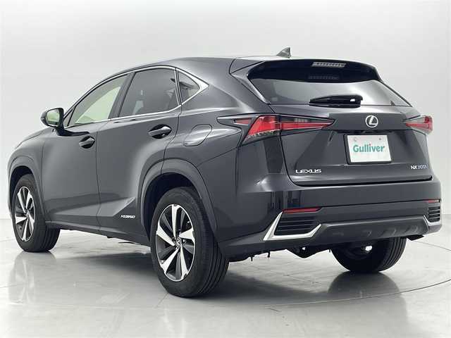 レクサス ＮＸ 300h Iパッケージ 熊本県 2018(平30)年 5.8万km グラファイトブラックガラスフレーク 純正ナビ（ＣＤ・ＤＶＤ・フルセグ・ＢＴ・ＳＤ・ＡＵＸ・ＵＳＢ）/バックカメラ　/ビルトインＥＴＣ　/社外前後ドライブレコーダー　/前後クリアランスソナー　/前席シートヒーター　/パワーバックドア　/ステアリングヒーター/前席パワーシート/レーンデェパーチャアラート/プリクラッシュセーフティ/レーダークルーズコントロール/ブラインドスポットモニター/横滑り防止/F・Rシーケンシャルウインカー/パドルシフト/純正フロアマット/純正１８インチAW/オートライト/オートマチックハイビーム/LEDヘッドライト/フォグライト/スマートキー/プッシュスタート/保証書/取扱説明書