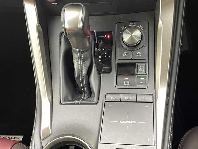 レクサス ＮＸ 300h Iパッケージ 熊本県 2018(平30)年 5.8万km グラファイトブラックガラスフレーク 純正ナビ（ＣＤ・ＤＶＤ・フルセグ・ＢＴ・ＳＤ・ＡＵＸ・ＵＳＢ）/バックカメラ　/ビルトインＥＴＣ　/社外前後ドライブレコーダー　/前後クリアランスソナー　/前席シートヒーター　/パワーバックドア　/ステアリングヒーター/前席パワーシート/レーンデェパーチャアラート/プリクラッシュセーフティ/レーダークルーズコントロール/ブラインドスポットモニター/横滑り防止/F・Rシーケンシャルウインカー/パドルシフト/純正フロアマット/純正１８インチAW/オートライト/オートマチックハイビーム/LEDヘッドライト/フォグライト/スマートキー/プッシュスタート/保証書/取扱説明書