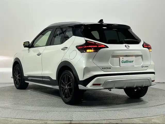 日産 キックス X ツートーンインテリアED 大阪府 2021(令3)年 3万km ブリリアントホワイトパール/ピュアブラック 2トーン 純正大型ナビ/衝突軽減/全方位カメラ/バックカメラ/ETC/シートヒーター/ドライブレコーダー/レーダクルコン/コーナーセンサー/革シート/レーンアシスト/LEDヘッドライト/プッシュスタート/スマートキー/オートライト/オートエアコン/電動ミラー/ハンドルヒーター/フォグランプ/純正アルミホイール