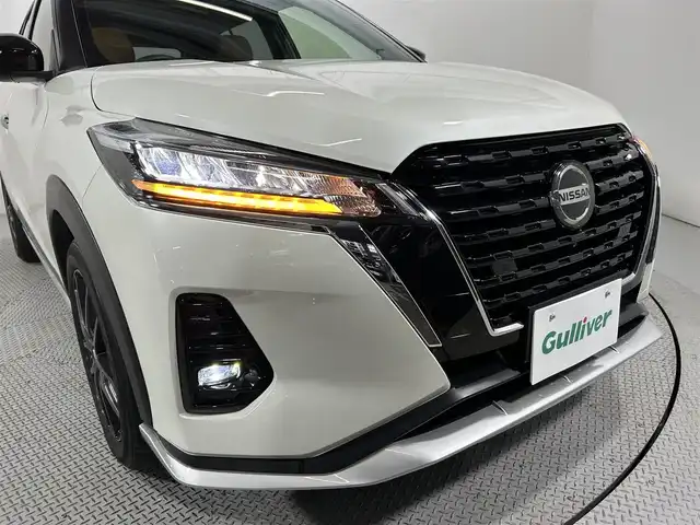 日産 キックス X ツートーンインテリアED 大阪府 2021(令3)年 3万km ブリリアントホワイトパール/ピュアブラック 2トーン 純正大型ナビ/衝突軽減/全方位カメラ/バックカメラ/ETC/シートヒーター/ドライブレコーダー/レーダクルコン/コーナーセンサー/革シート/レーンアシスト/LEDヘッドライト/プッシュスタート/スマートキー/オートライト/オートエアコン/電動ミラー/ハンドルヒーター/フォグランプ/純正アルミホイール